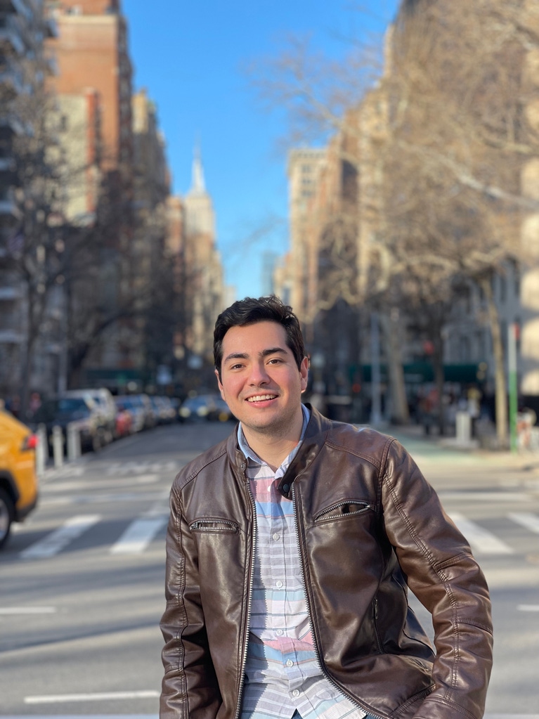 Arturo G. Lozano headshot