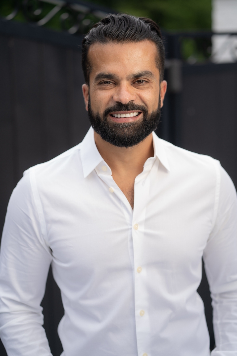 Mostafa Azatullah headshot