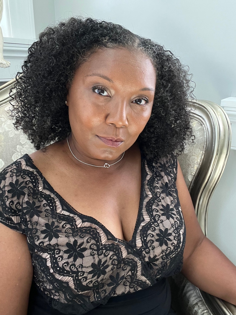 Shellie Carter headshot